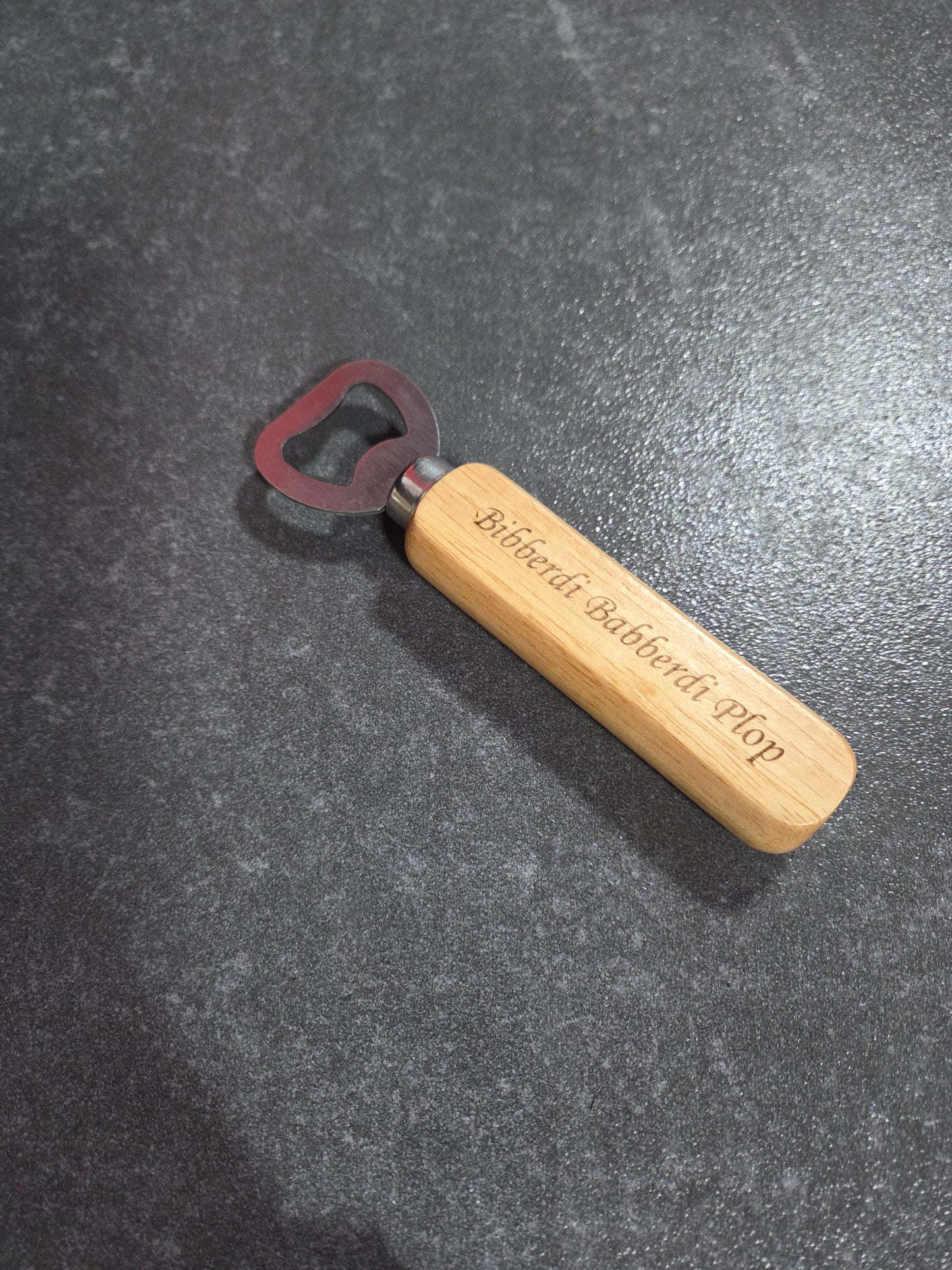 πΊ Houten Flesopener met Gegraveerde Tekst