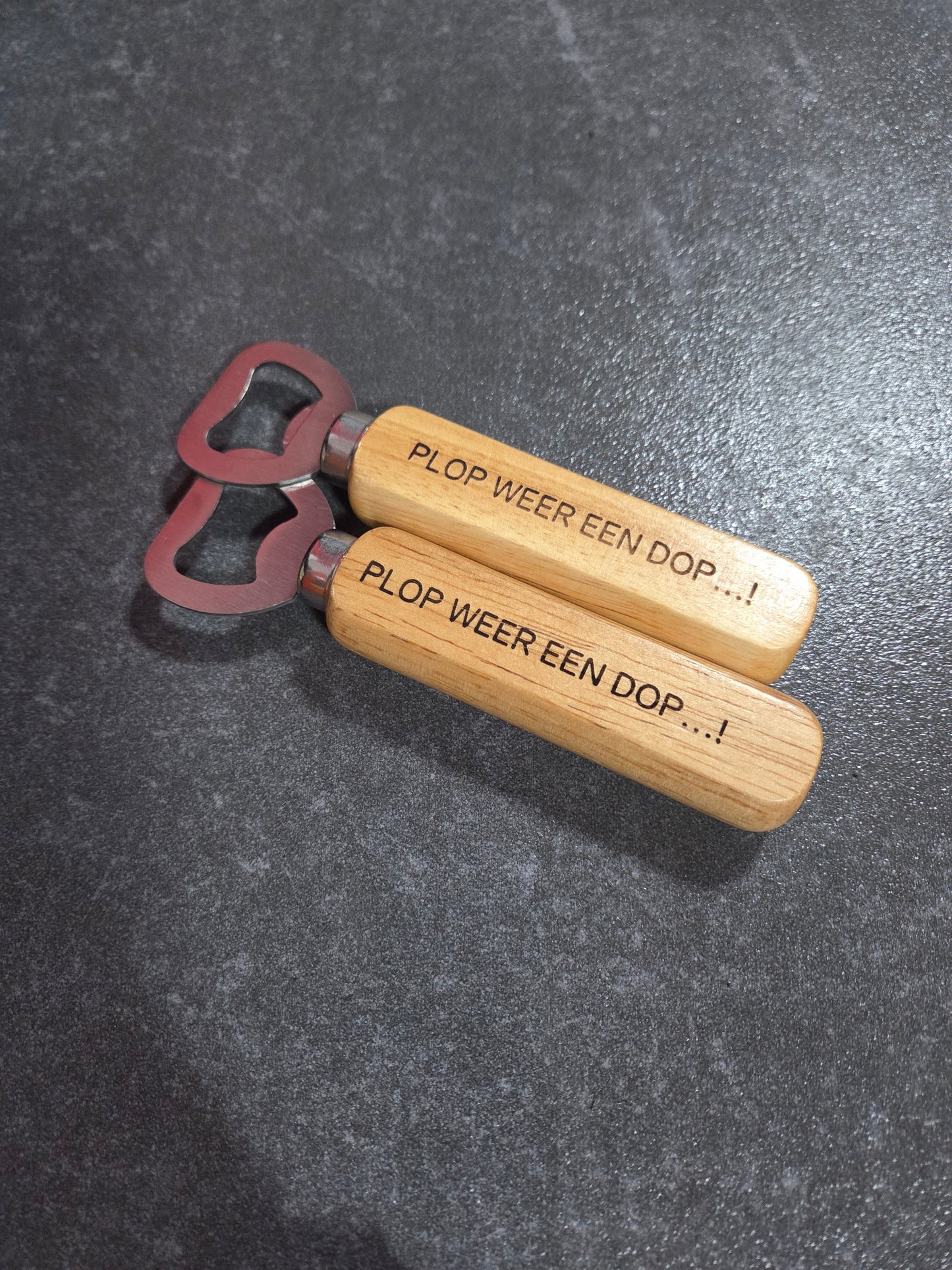 🍺 Houten Flesopener met Gegraveerde Tekst