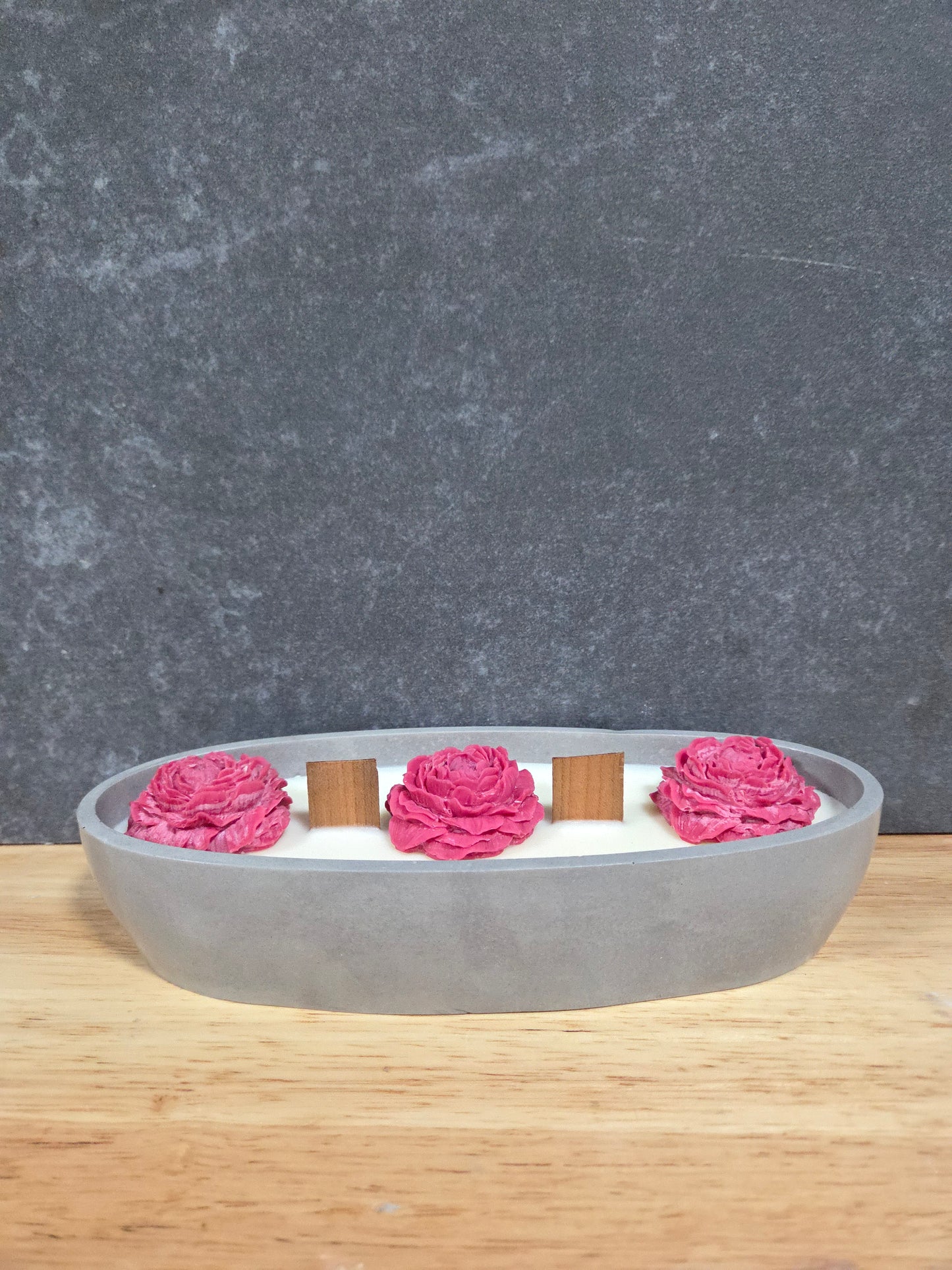 Valentine Mini – Pioenroos Blush Suede
Fuchsia Candle